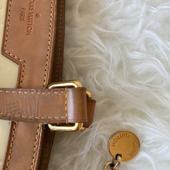 ❤louis vuitton handbag vernis Brea Gm used fair condition - Picture 9 of 11